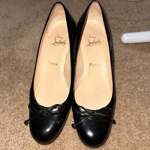 CHRISTIAN LOUBOUTIN size 37.5 black patent bow kitten heel pumps w/vibram